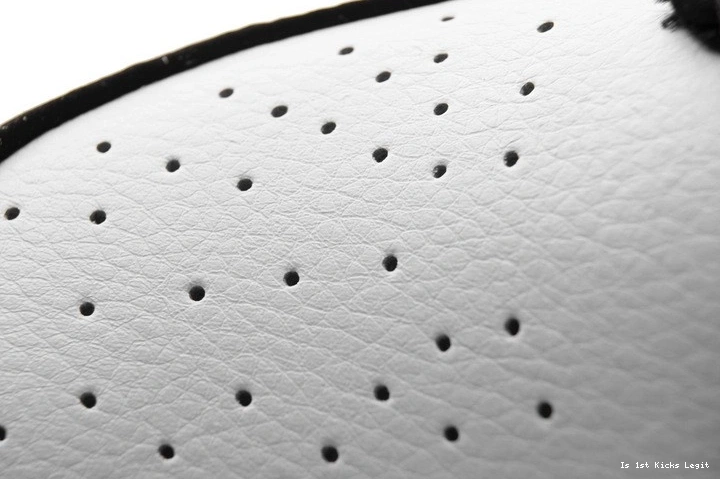 Low 553558-116 Black Toe Jordan  1 0201